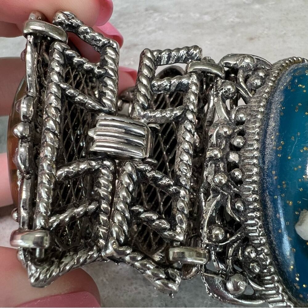 Vintage 1950s Lucite Confetti Chunky Cuff Bracelet Blue Silver Tone Statement - Picture 5 of 8